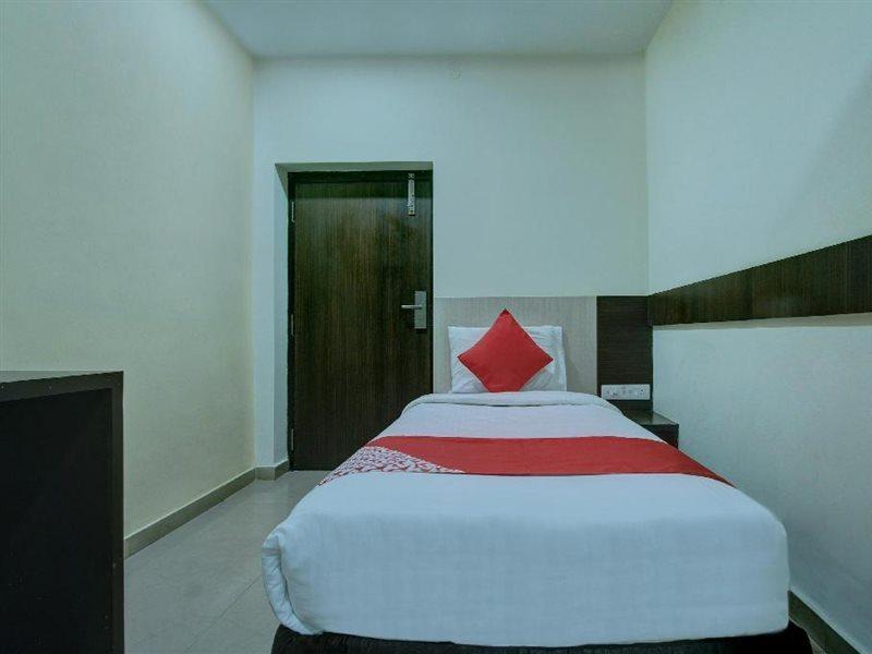 Hotel Tiruchendur Mani Iyer Пални Экстерьер фото