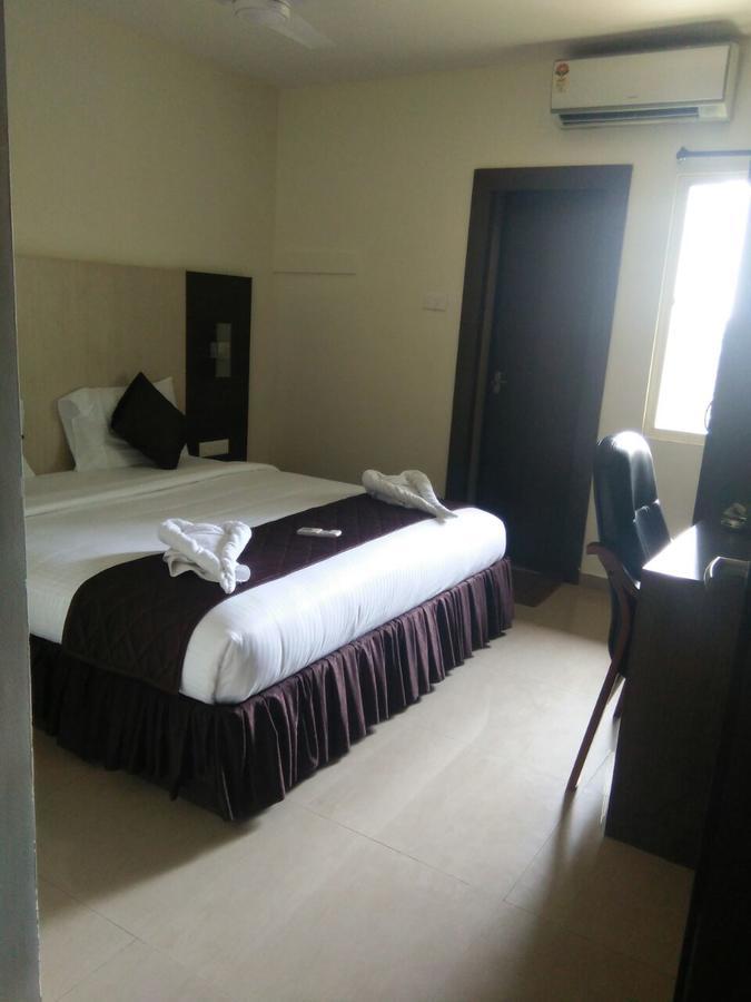 Hotel Tiruchendur Mani Iyer Пални Экстерьер фото