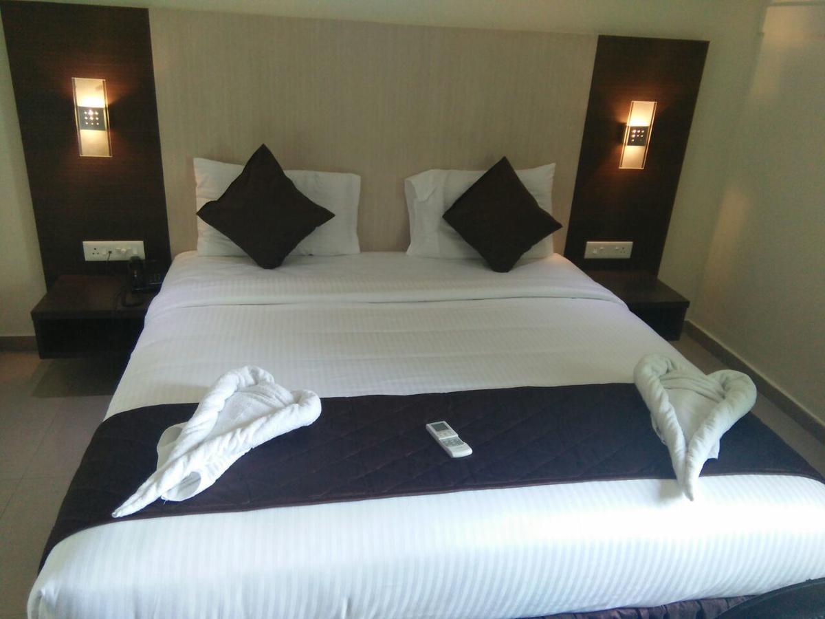 Hotel Tiruchendur Mani Iyer Пални Экстерьер фото