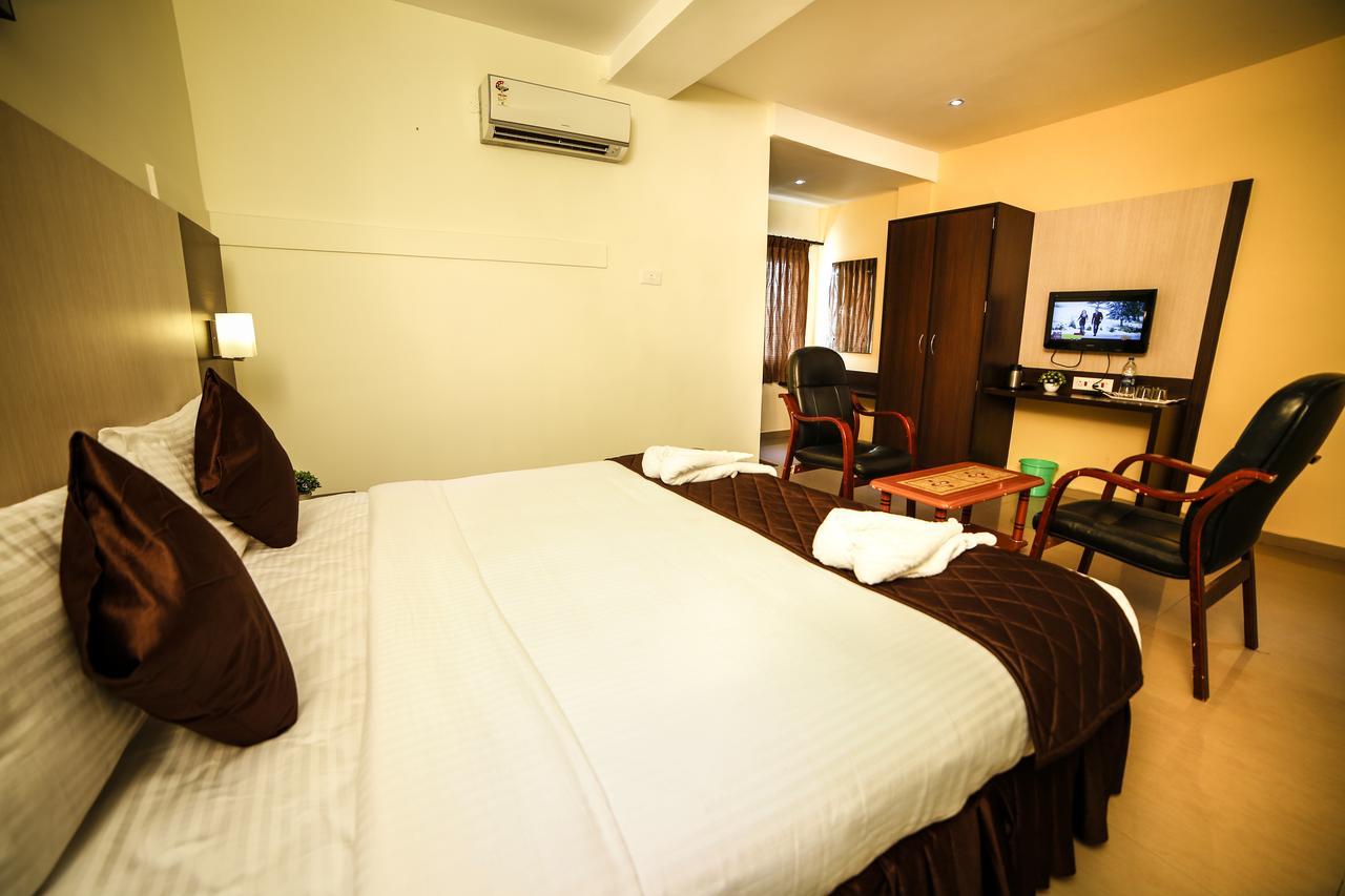 Hotel Tiruchendur Mani Iyer Пални Экстерьер фото