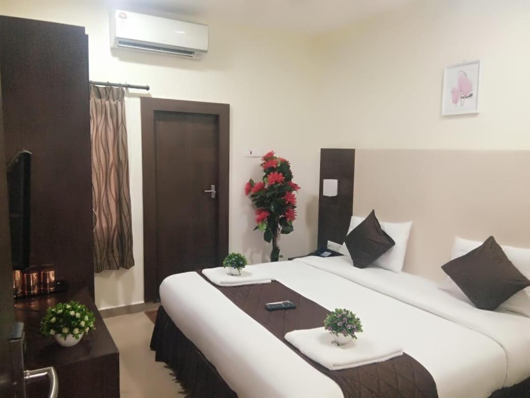 Hotel Tiruchendur Mani Iyer Пални Экстерьер фото